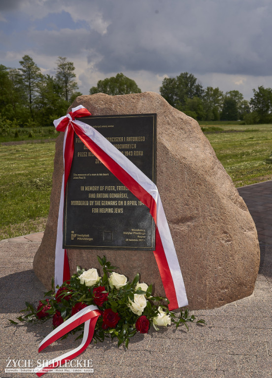 Odsłonięcie tablicy w Rzążewie