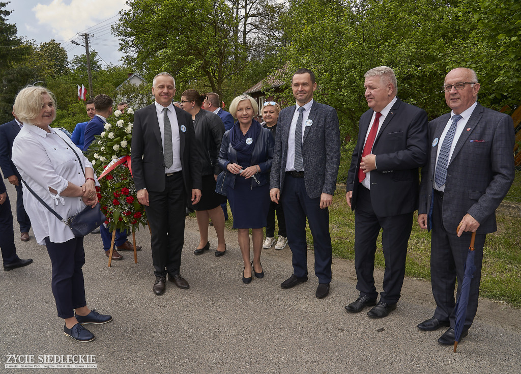 Odsłonięcie tablicy w Rzążewie