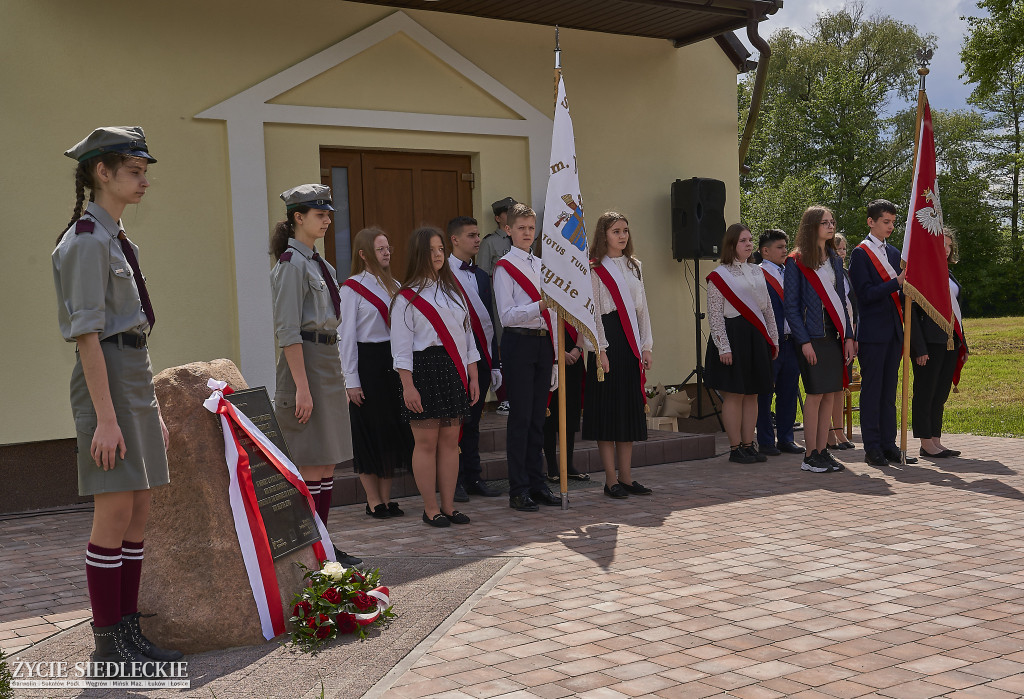 Odsłonięcie tablicy w Rzążewie