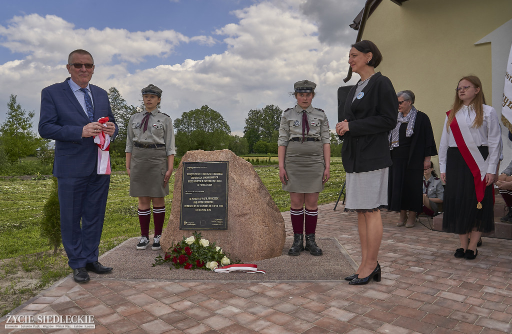 Odsłonięcie tablicy w Rzążewie