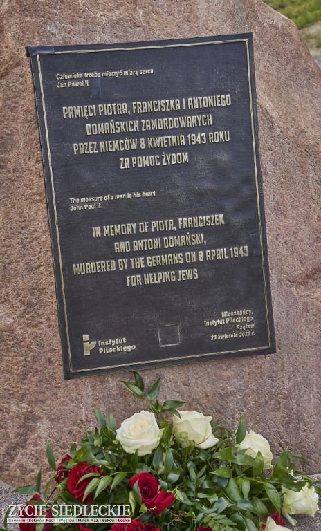 Odsłonięcie tablicy w Rzążewie