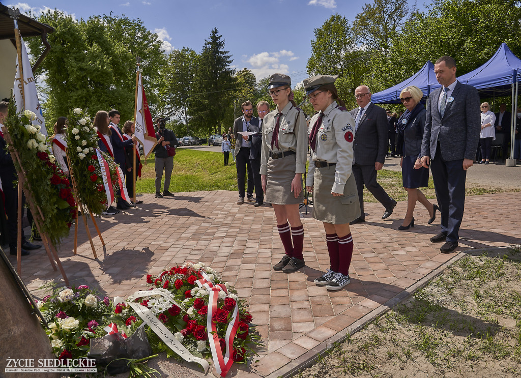Odsłonięcie tablicy w Rzążewie