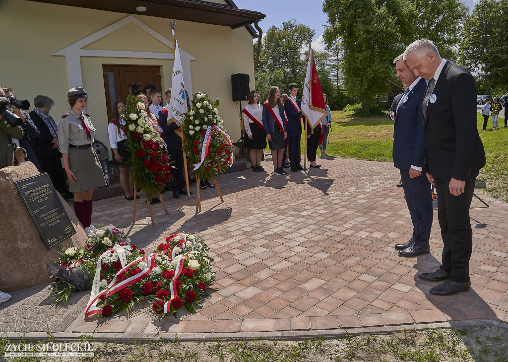 Odsłonięcie tablicy w Rzążewie