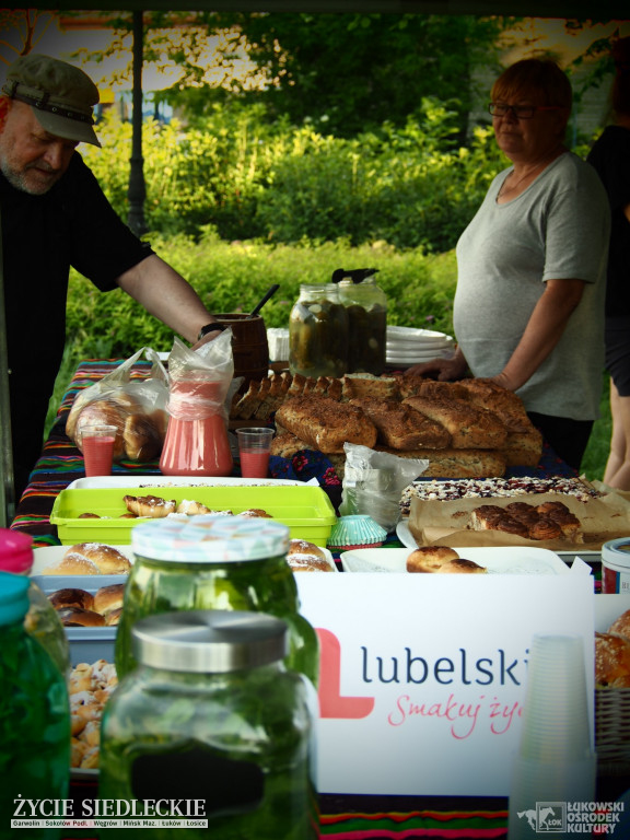 Kolorowe wianki popłynęły Krzną