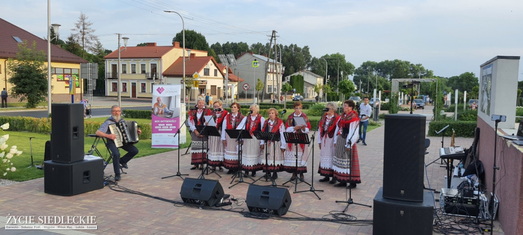 Impreza na rynku w Mordach