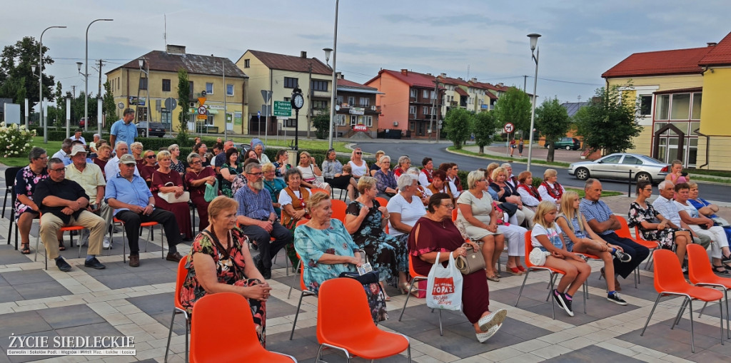 Impreza na rynku w Mordach