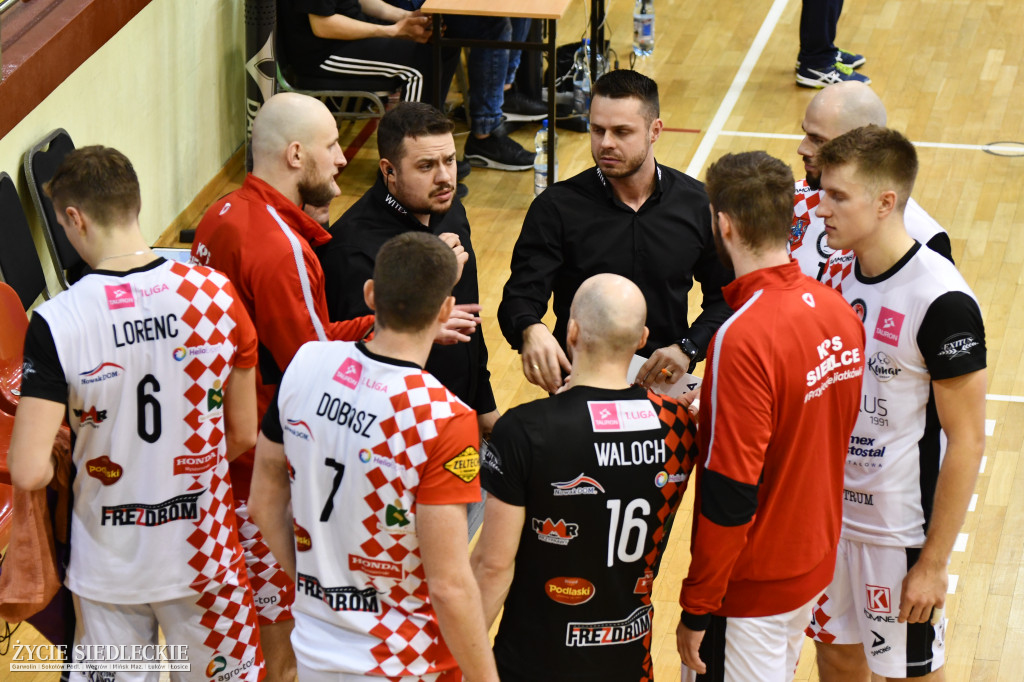 KPS przegrał z liderem