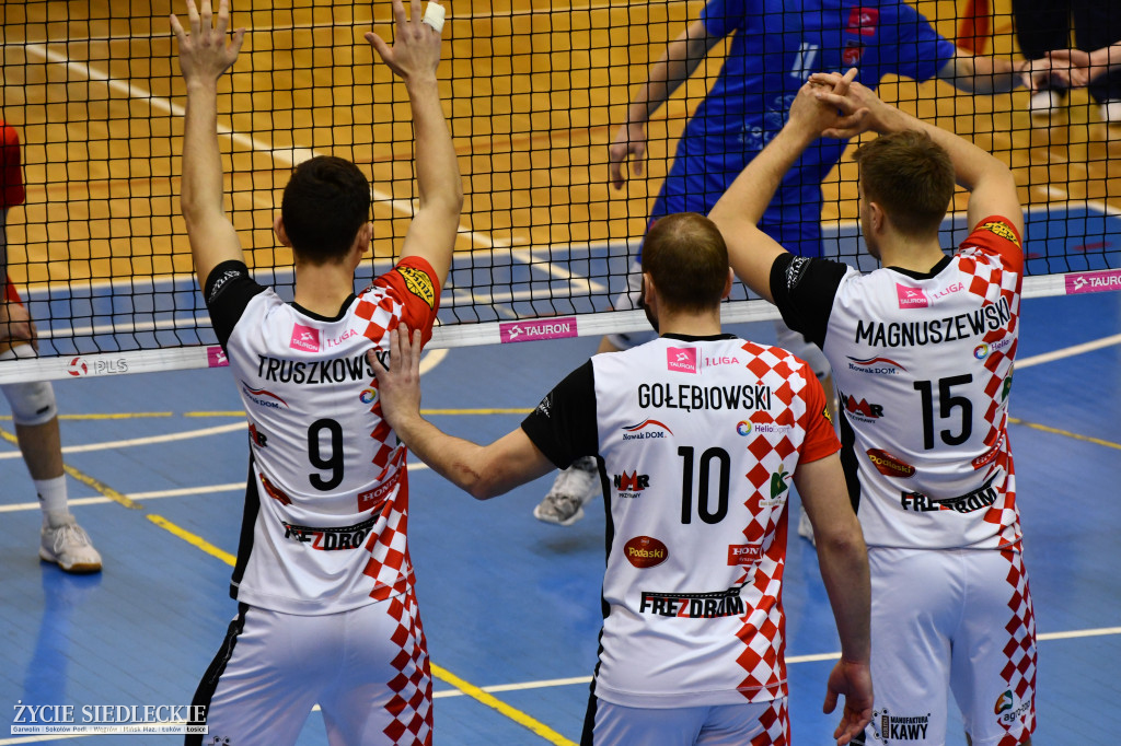 Gładka wygrana KPS