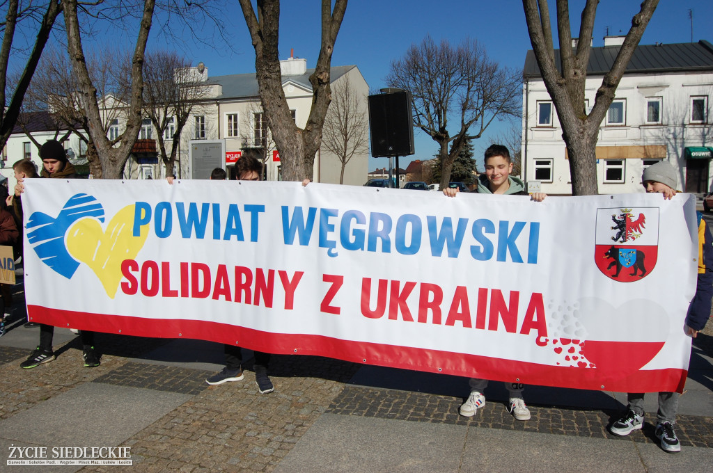 Solidarni z Ukrainą – wiec poparcia na rynku w Węgrowie