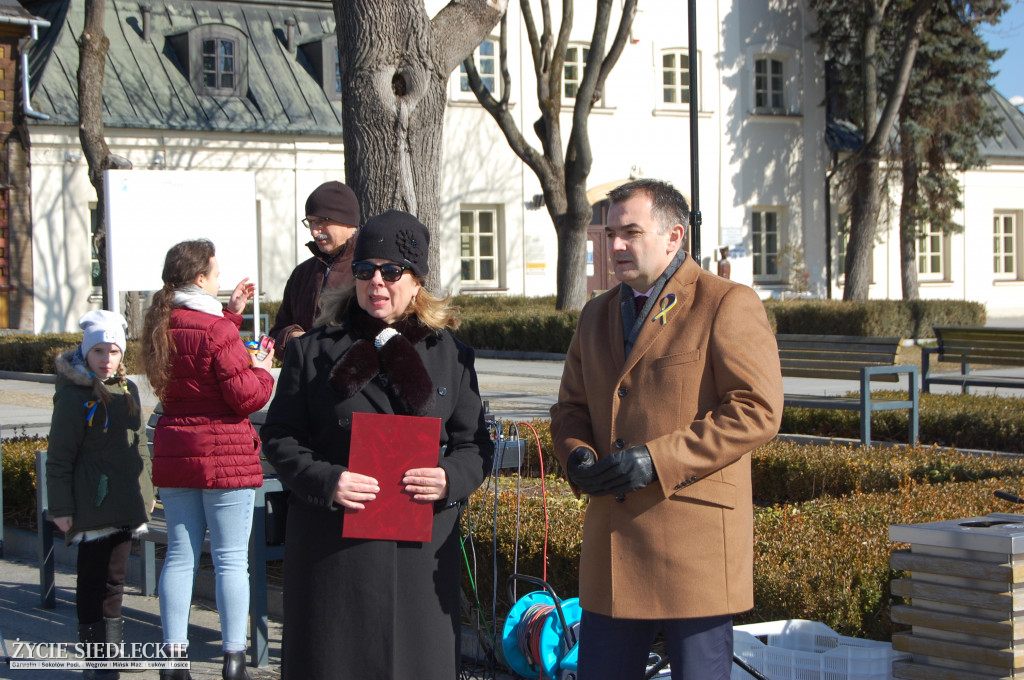 Solidarni z Ukrainą – wiec poparcia na rynku w Węgrowie