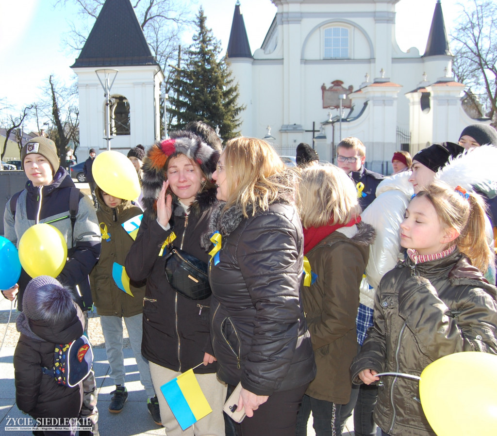 Solidarni z Ukrainą – wiec poparcia na rynku w Węgrowie