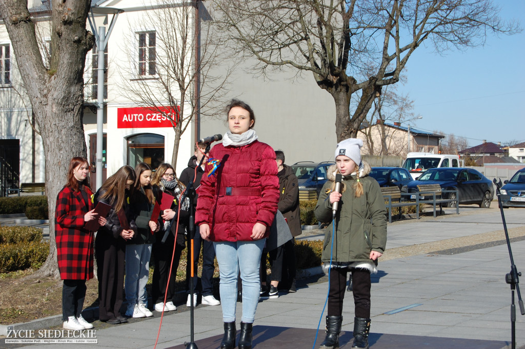 Solidarni z Ukrainą – wiec poparcia na rynku w Węgrowie