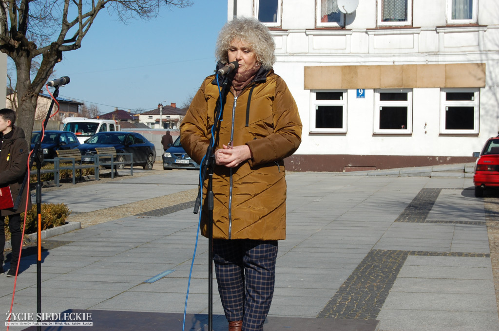 Solidarni z Ukrainą – wiec poparcia na rynku w Węgrowie