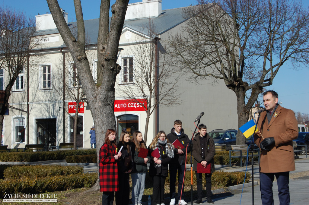 Solidarni z Ukrainą – wiec poparcia na rynku w Węgrowie