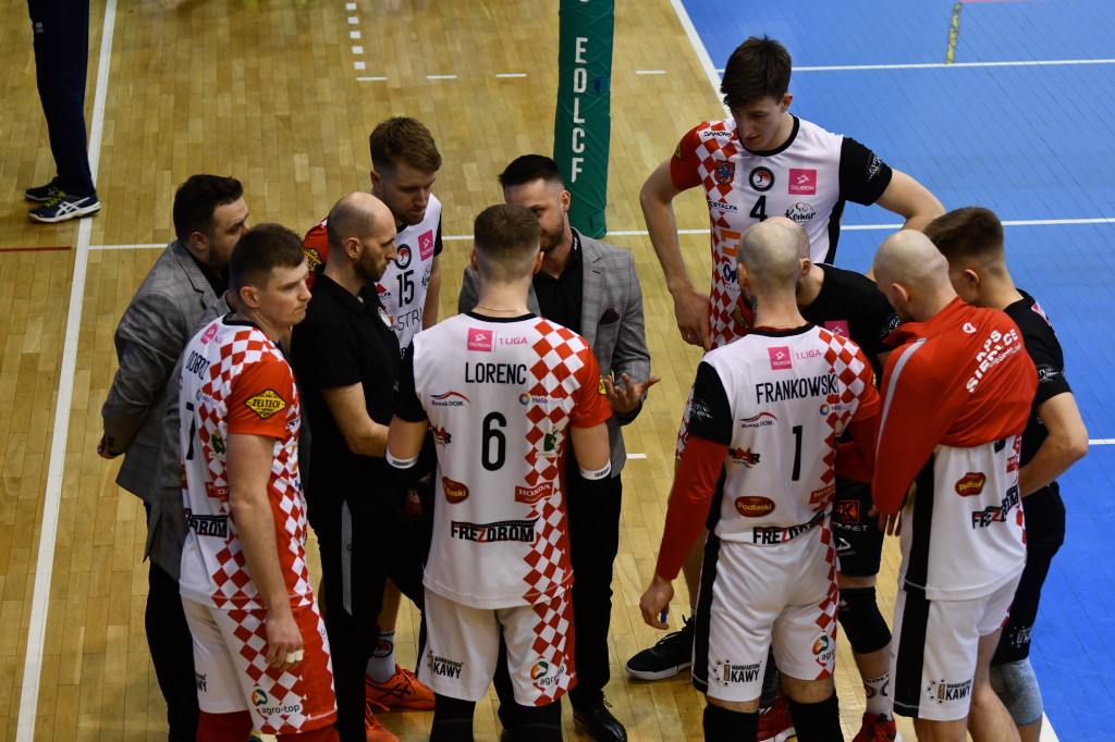 KPS w trzech setach załatwił Avię