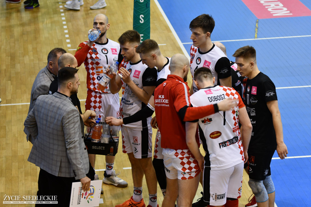 KPS w trzech setach załatwił Avię