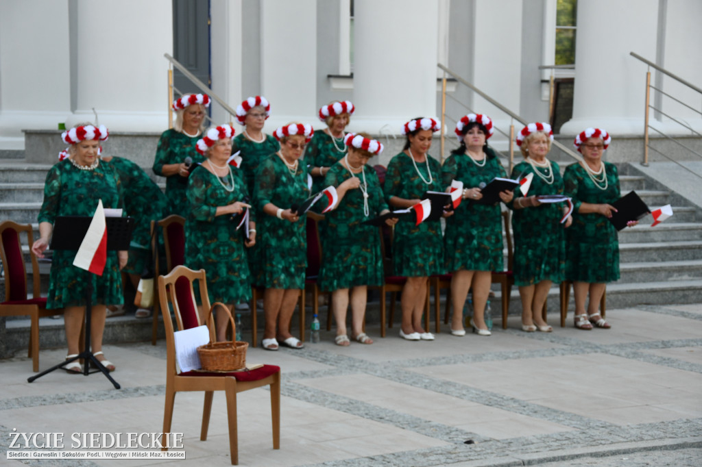 Seniorynki w hołdzie Powstańcom