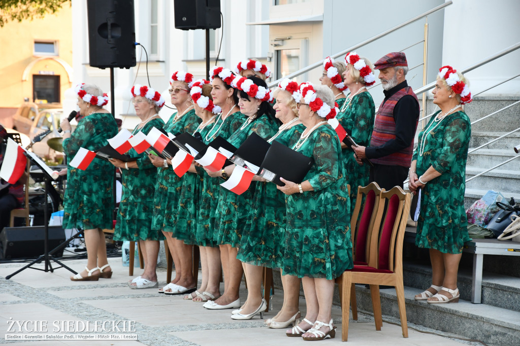 Seniorynki w hołdzie Powstańcom