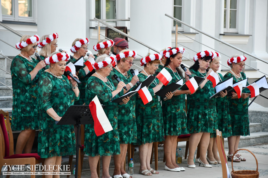 Seniorynki w hołdzie Powstańcom