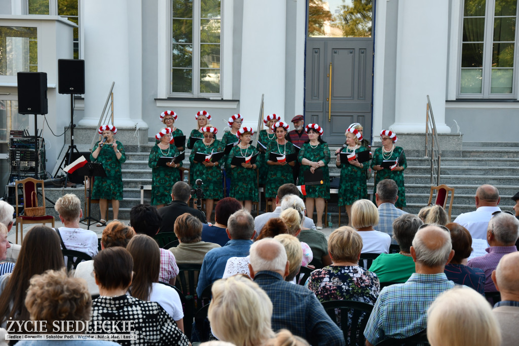 Seniorynki w hołdzie Powstańcom