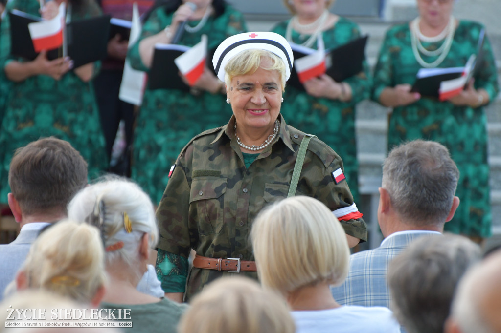 Seniorynki w hołdzie Powstańcom