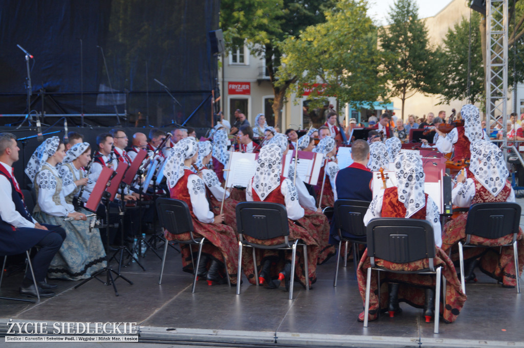 Kalejdoskop Barw Polski z zespołem Mazowsze