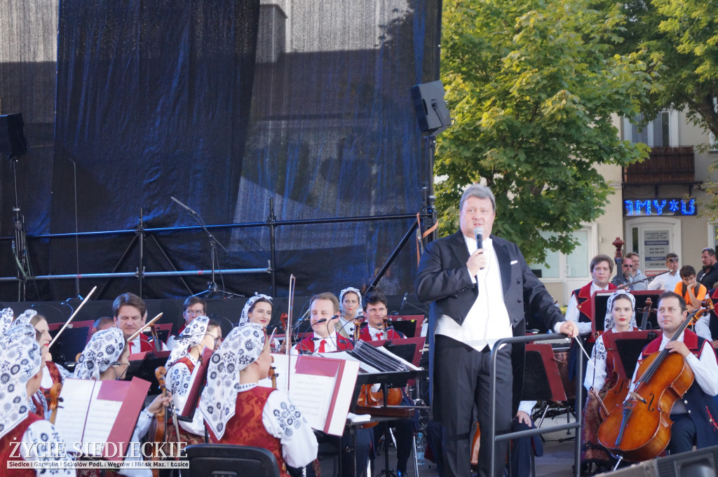Kalejdoskop Barw Polski z zespołem Mazowsze