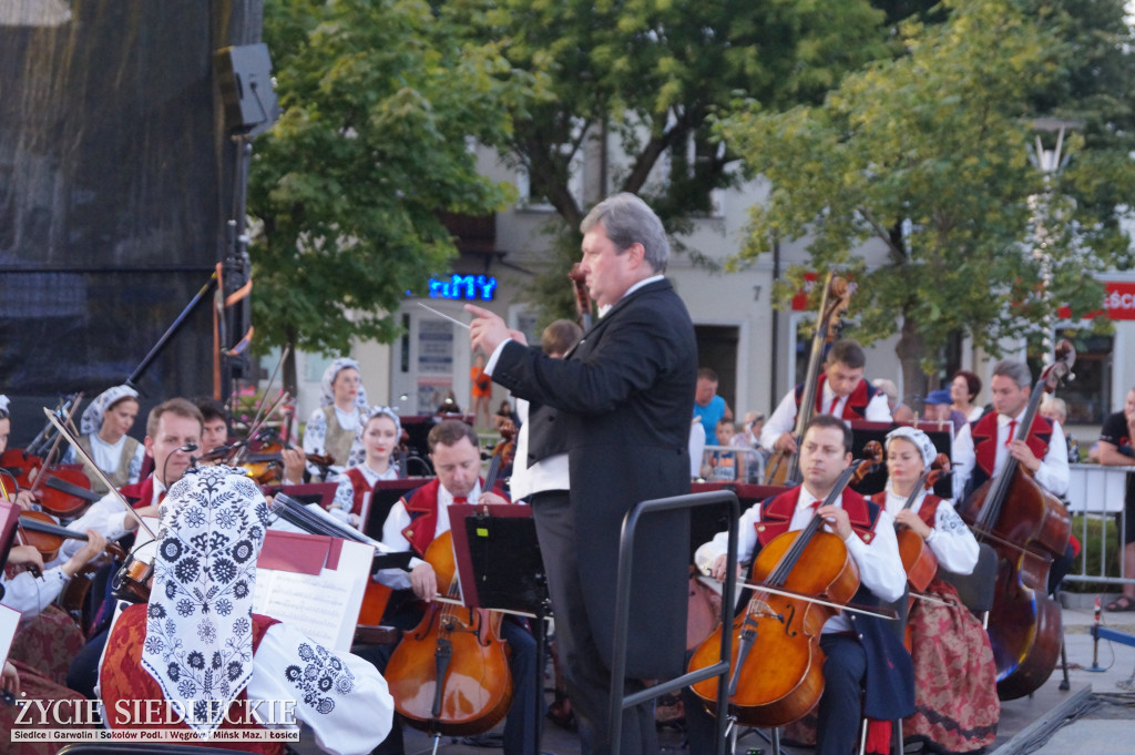 Kalejdoskop Barw Polski z zespołem Mazowsze