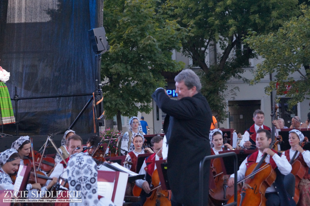 Kalejdoskop Barw Polski z zespołem Mazowsze