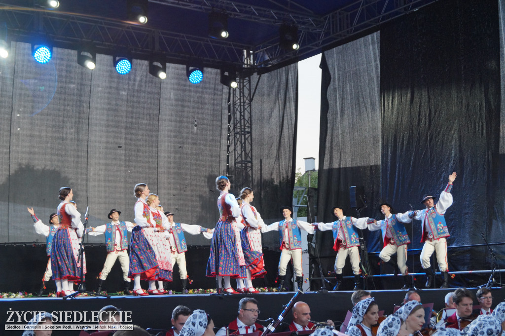 Kalejdoskop Barw Polski z zespołem Mazowsze