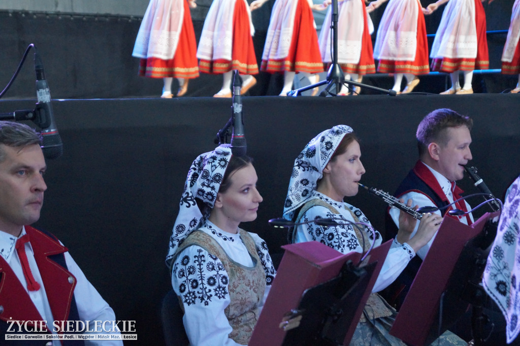 Kalejdoskop Barw Polski z zespołem Mazowsze