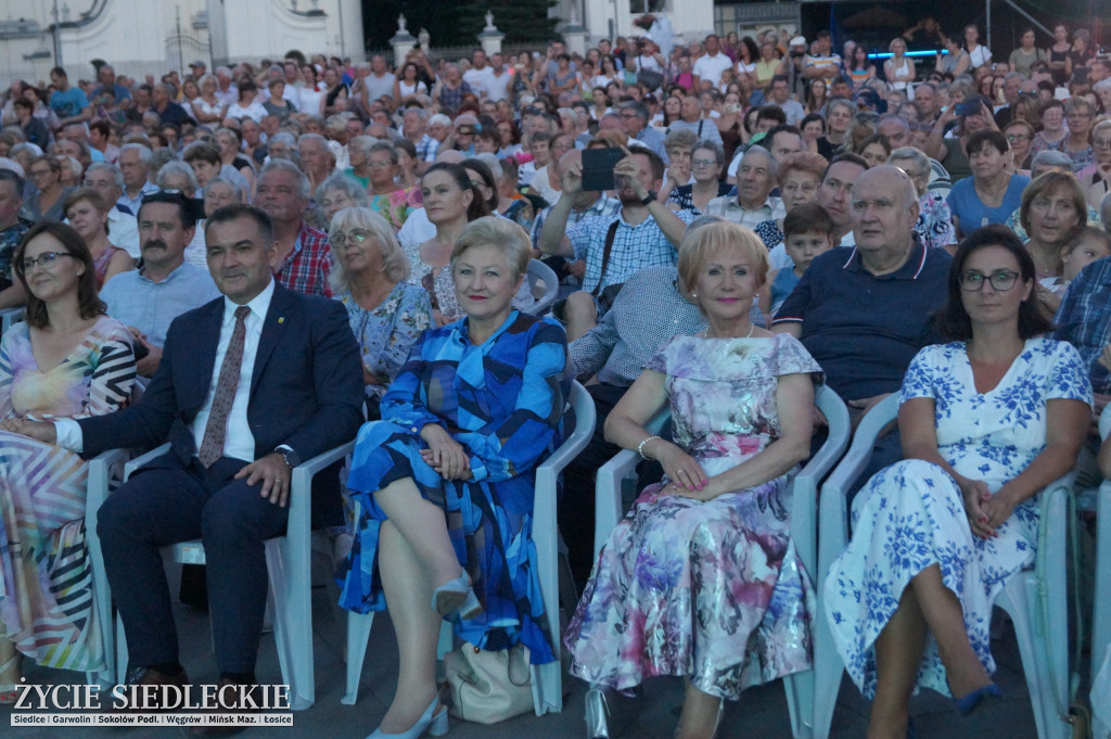 Kalejdoskop Barw Polski z zespołem Mazowsze