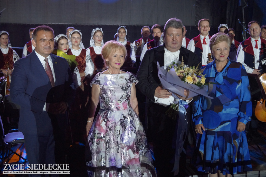 Kalejdoskop Barw Polski z zespołem Mazowsze