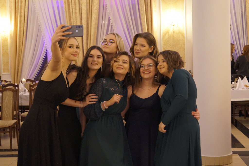 Królewski polonez, czyli studniówka II LO
