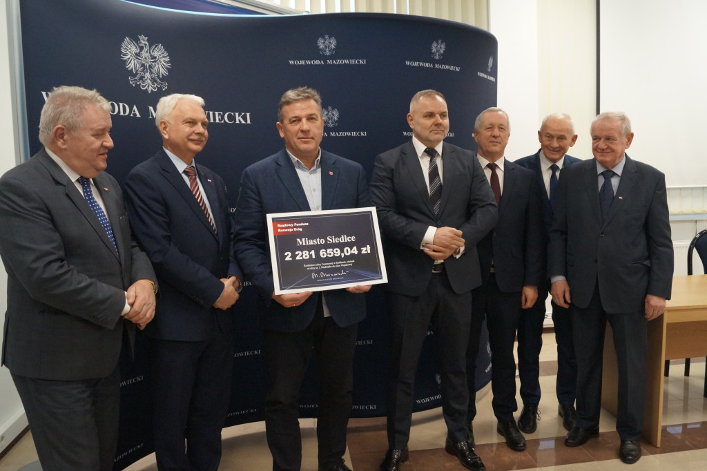 Czeki dla samorządów rozdane