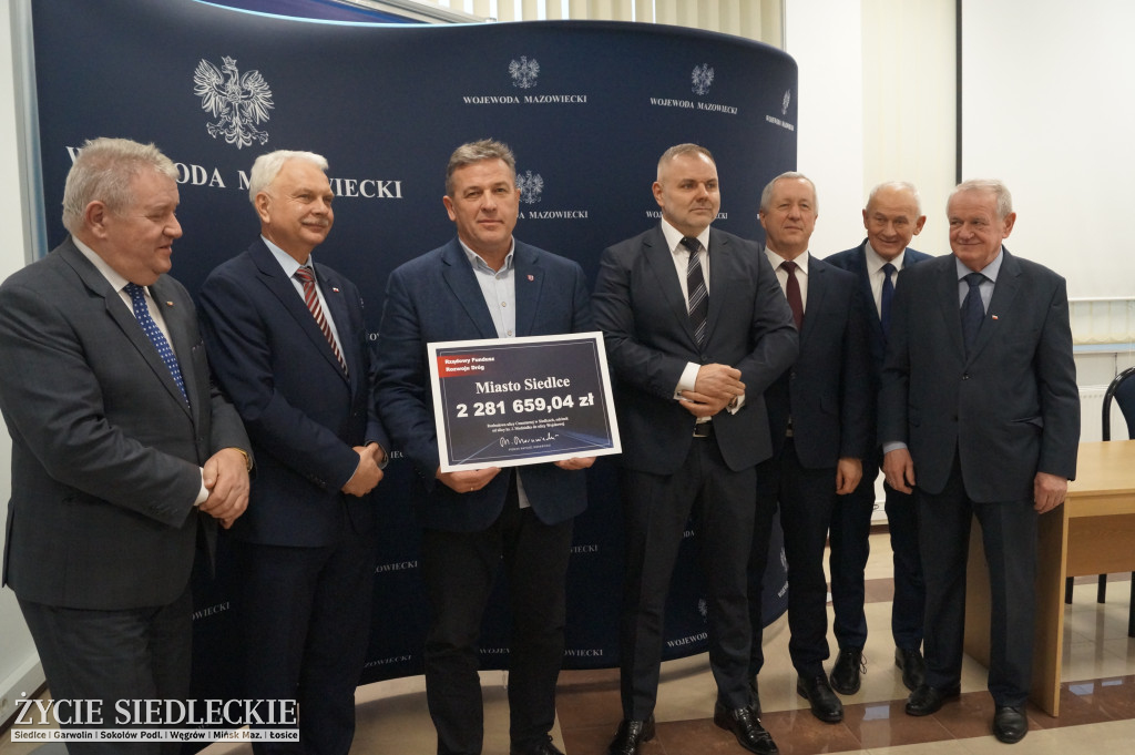 Czeki dla samorządów rozdane