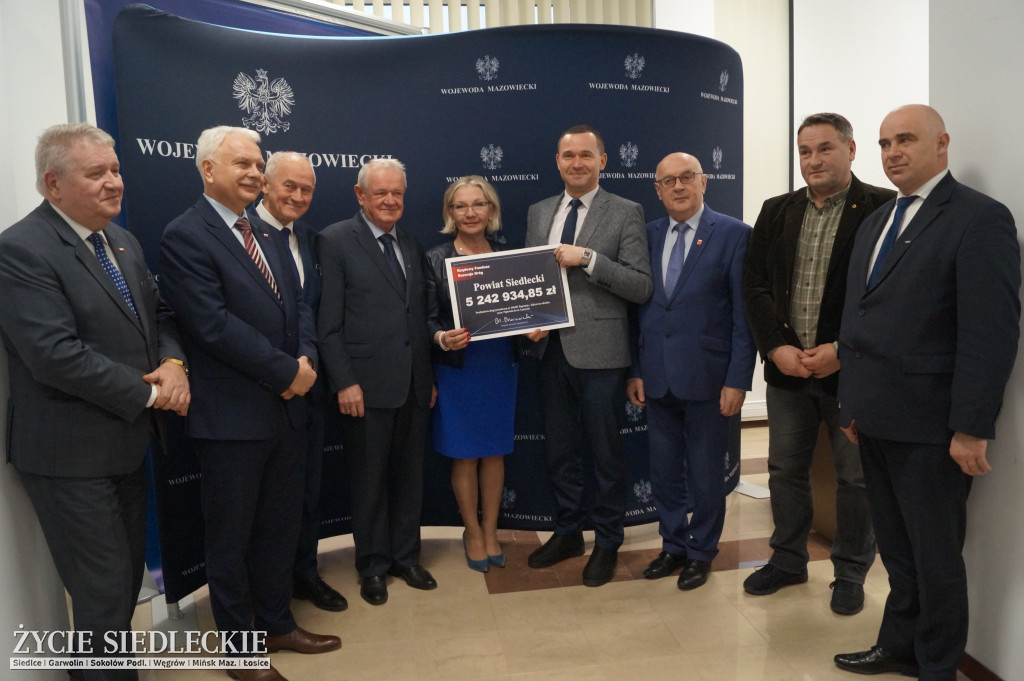 Czeki dla samorządów rozdane