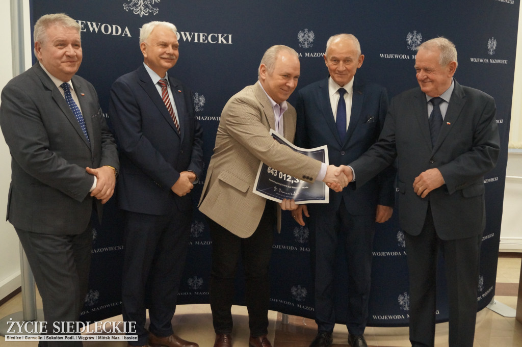 Czeki dla samorządów rozdane