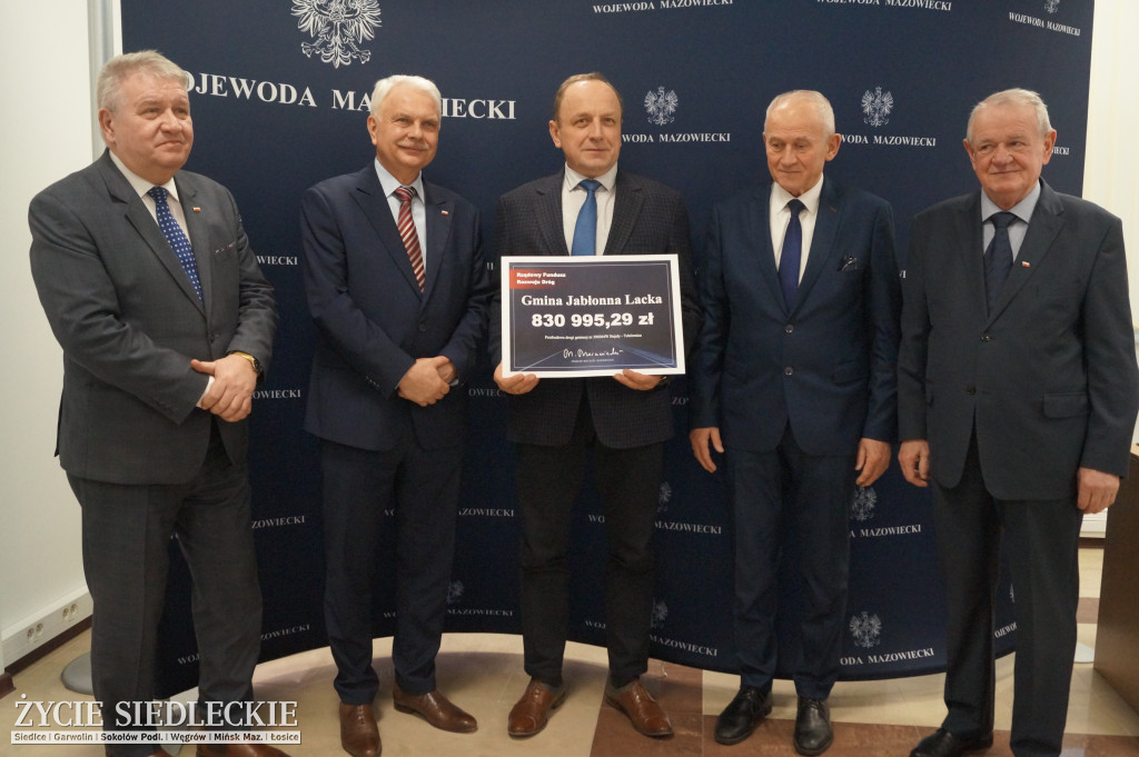 Czeki dla samorządów rozdane