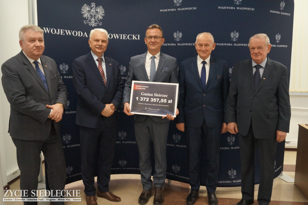 Czeki dla samorządów rozdane