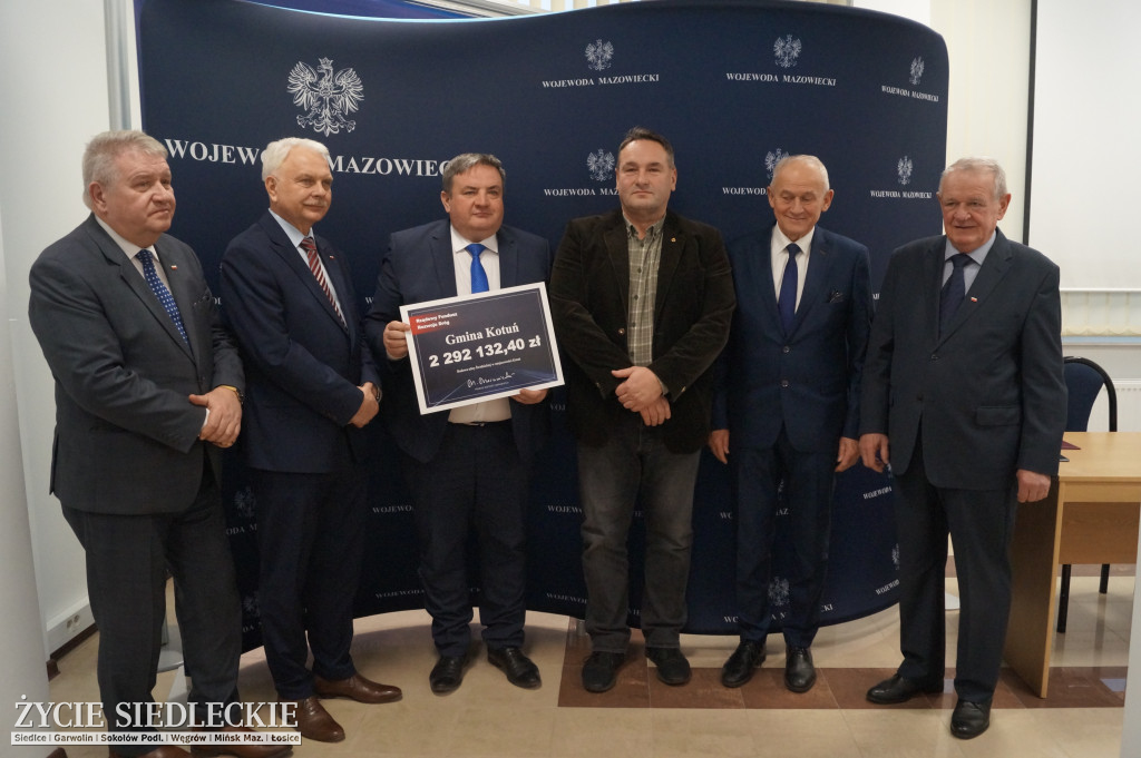 Czeki dla samorządów rozdane