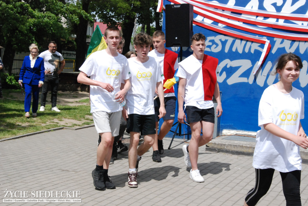 Odsłonięcie muralu przy SP nr 5