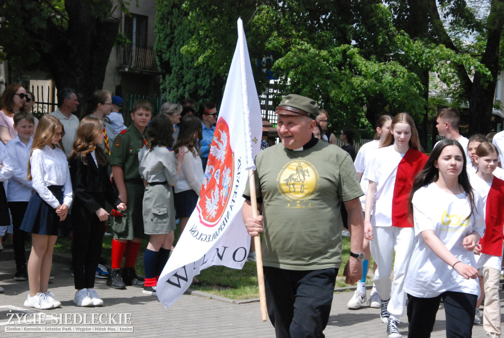 Odsłonięcie muralu przy SP nr 5