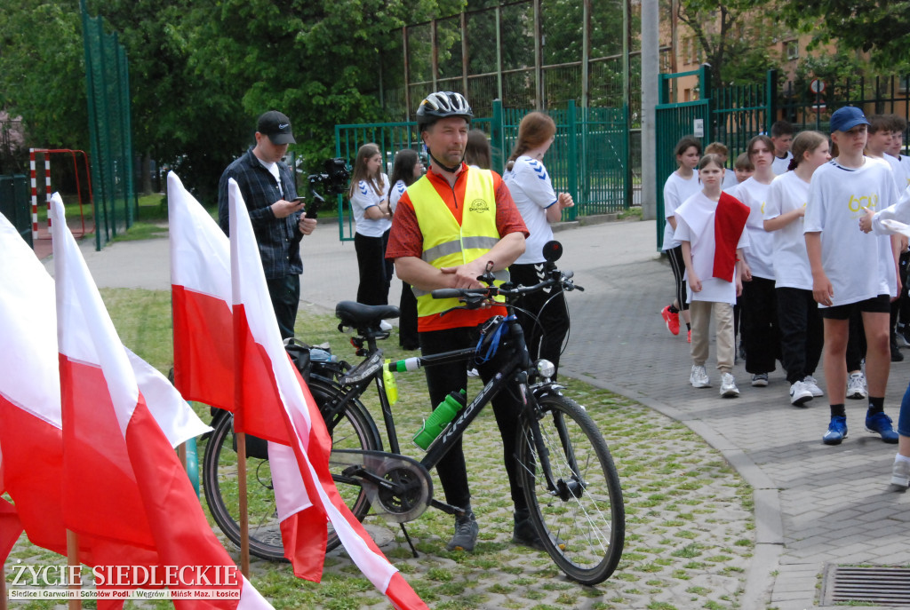 Odsłonięcie muralu przy SP nr 5