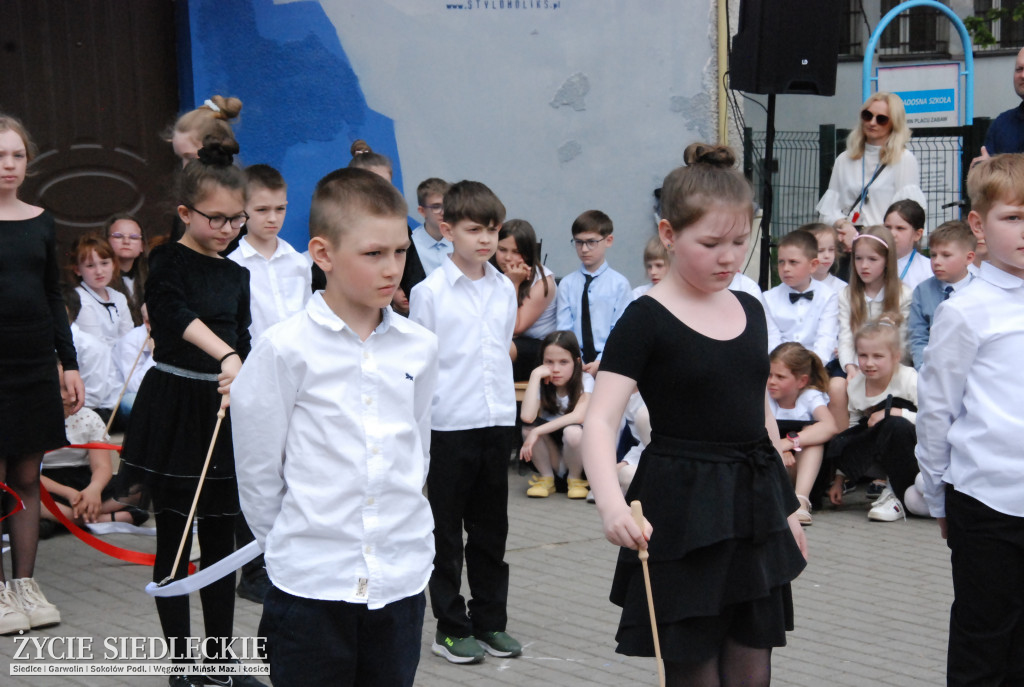 Odsłonięcie muralu przy SP nr 5