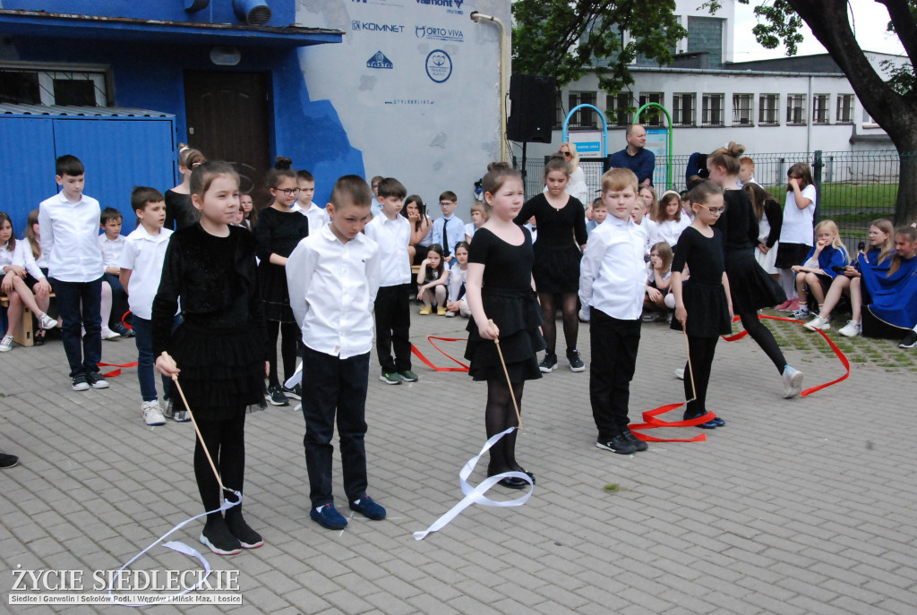 Odsłonięcie muralu przy SP nr 5