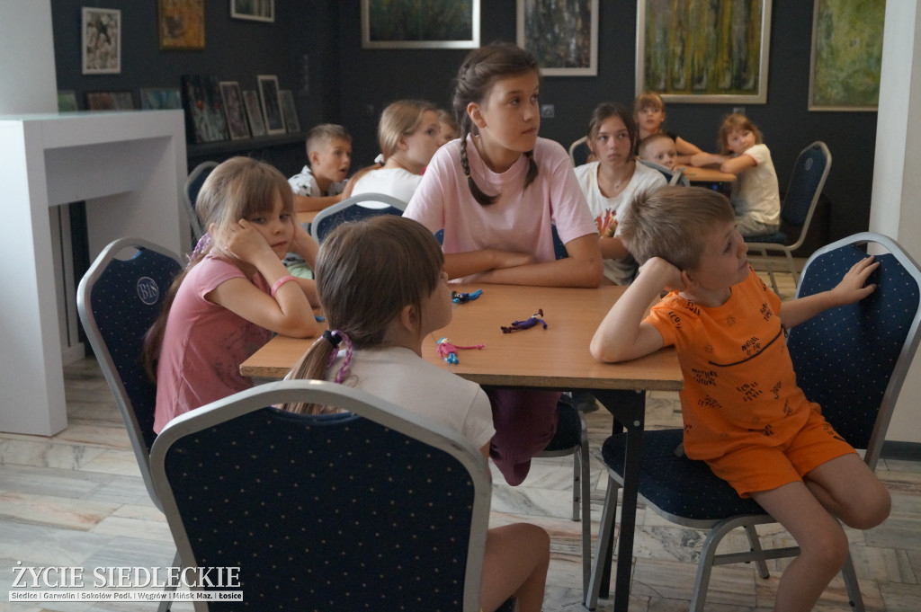 Warsztaty plastyczne i teatralno-wokalne w CKiS