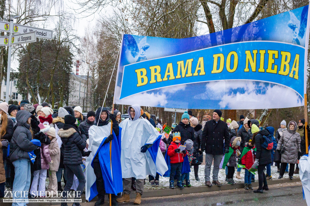 Orszak Trzech króli ulicami miasta