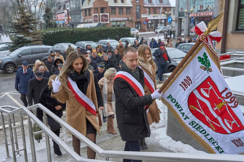 Nadanie sztandaru powiatu siedleckiego