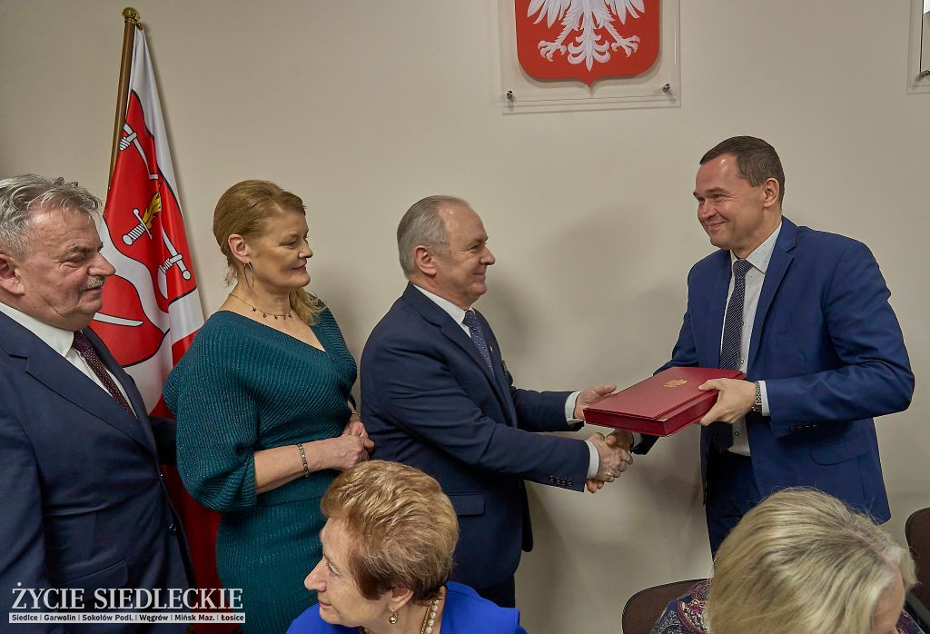 Nadanie sztandaru powiatu siedleckiego